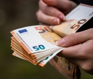 Средняя зарплата во Франции в 2026 году: как читать статистику и оценивать доход